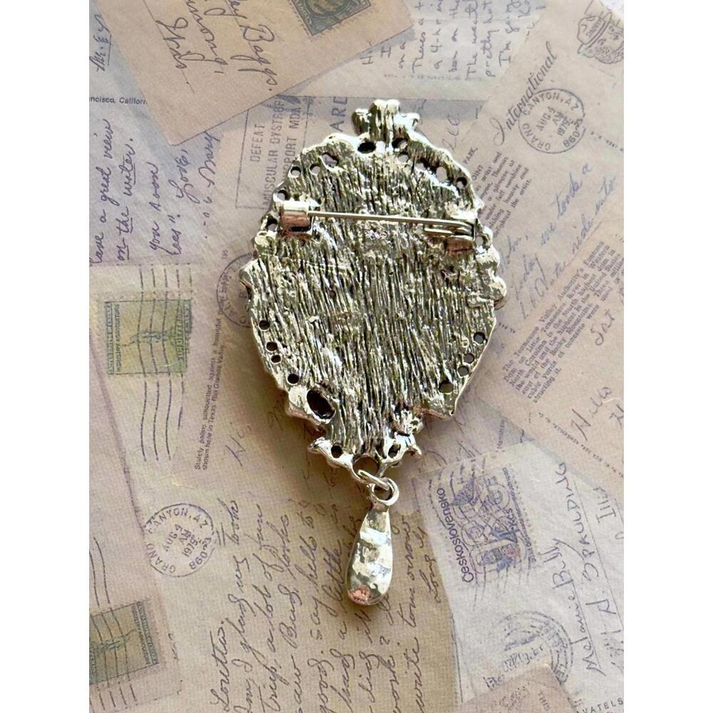 Elegant Gray Cameo Brooch Pendant with Rhinestone Frame & Teardrop Dangle - Picture 2 of 2
